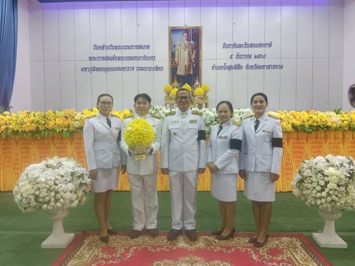 อบต.หนองบอน เข้าร่วมกิจกรรมวางพวงมาลา เนื่องในวันคล้ายวันพระราชสมภพของพระบาทสมเด็จพระบรมชนกาธิเบศรมหาภูมิพลอดุลยเดชมหาราชบรมนาถบพิตร เป็นวันพ่อแห่งชาติ และวันชาติ