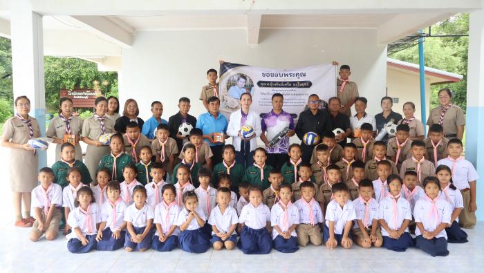 เมื่อวันพุธ ที่ 5 สิงหาคาม 2569 เวลา 09.30 น. นายกองค์การบริหารส่วนตำบลหนองบอน พร้อมด้วยคณะบริหาร ปลัด อบต. ผอ.กองช่าง หัวหน้าส่วนราชการ ผู้นำหมู่บ้าน และสมาชิก อบต.หนองบอน ได้เดินทางไปมอบอุปกรณ์กีฬาให้แก่โรงเรียนโนนสัง โรงเรียนท่าเดื่อ โรงเรียนหนองบอนหัว
